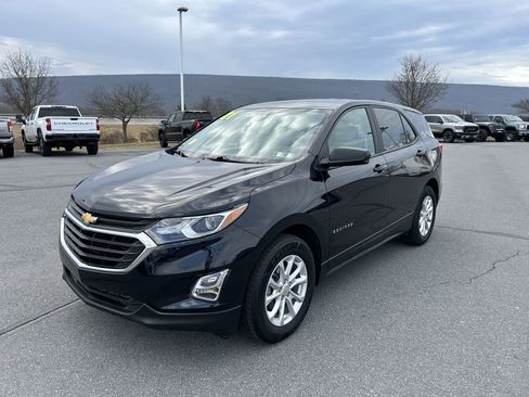 Used 2021 Chevrolet Equinox LS w/ LS Convenience Package image 3