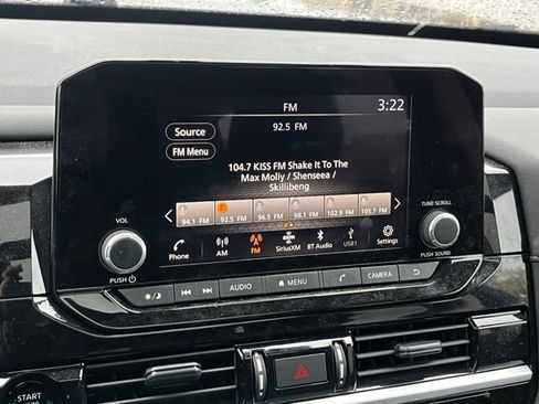 Used 2025 Nissan Pathfinder SV w/ SV Premium Package image 24