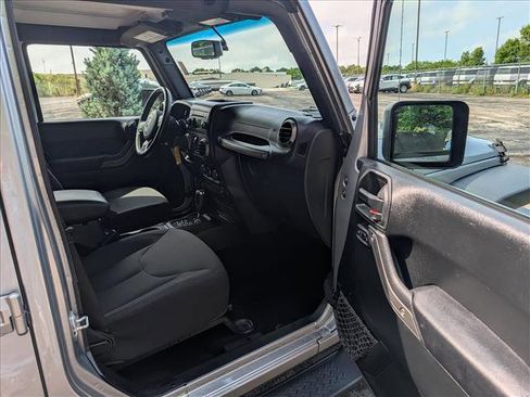 Used 2018 Jeep Wrangler Unlimited Sport S AWD/4WD image 13