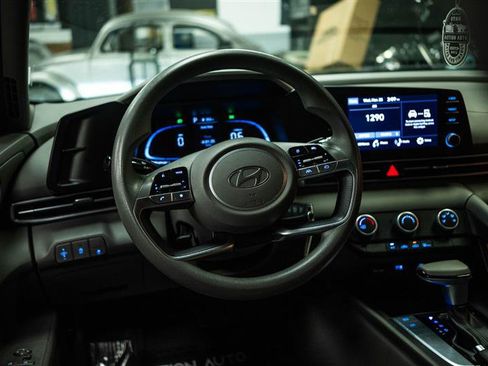 Used 2024 Hyundai Elantra SE image 14