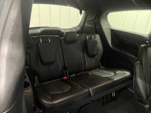 Used 2025 Chrysler Pacifica Select FWD image 14