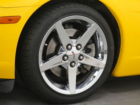 Used 2007 Chevrolet Corvette Coupe w/ Preferred Equipment Group RWD image 26