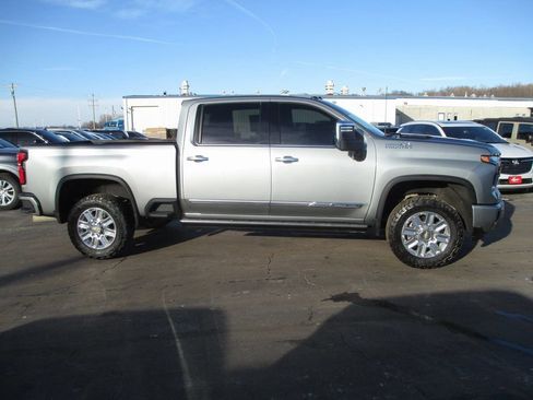 Used 2025 Chevrolet Silverado 3500 High Country w/ Technology Package image 5