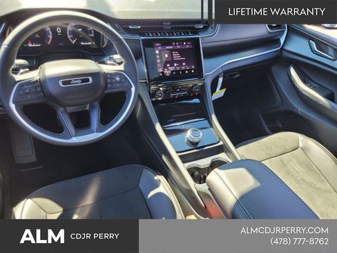 New 2025 Jeep Grand Cherokee Altitude AWD/4WD image 9