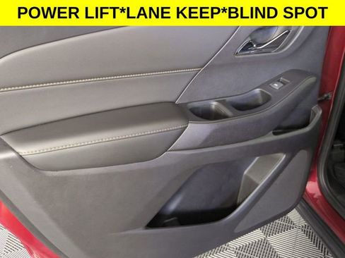 Used 2021 Chevrolet Traverse LT image 21