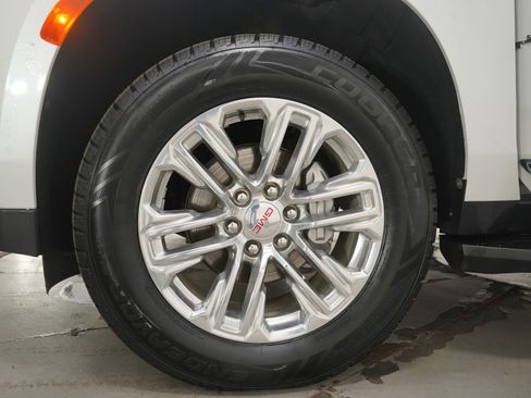 Used 2023 GMC Yukon XL SLT image 34
