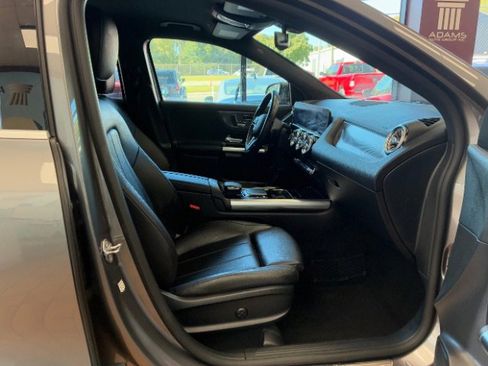 Used 2021 Mercedes-Benz GLA 250 4MATIC w/ Premium Package image 17