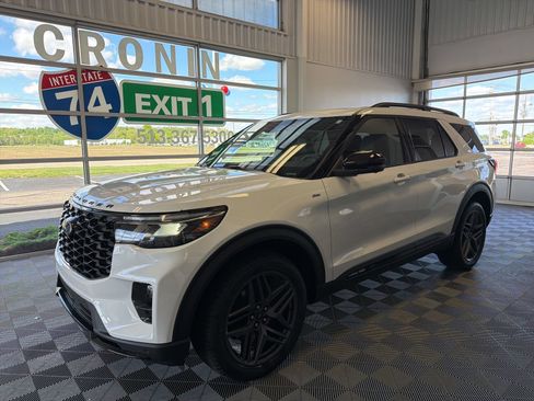 New 2026 Ford Explorer ST-Line w/ ST-Line Street Pack AWD/4WD image 3