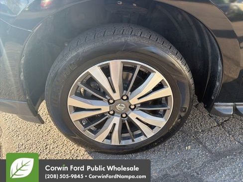Used 2017 Nissan Pathfinder SL AWD/4WD image 9
