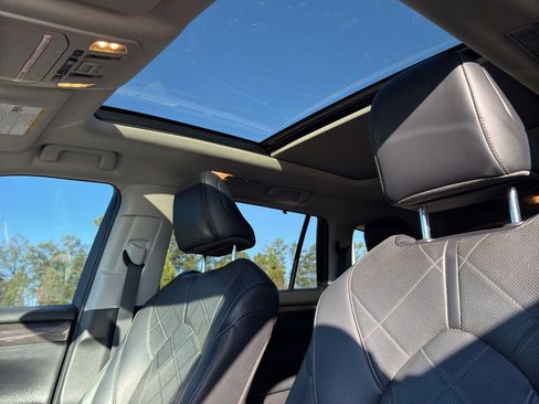 Used 2021 Toyota Highlander Platinum image 11