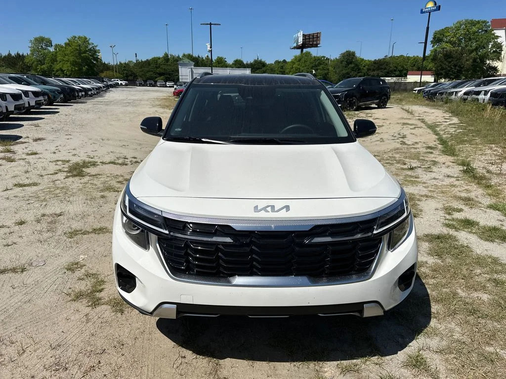 New 2026 Kia Seltos LX FWD image 2