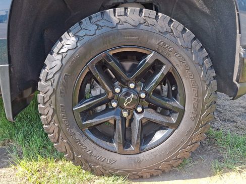 Used 2021 Chevrolet Silverado 1500 LT Trail Boss w/ Convenience Package II AWD/4WD image 8