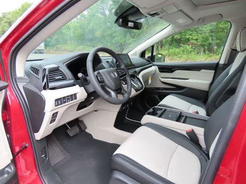 New 2027 Honda Odyssey Elite image 2