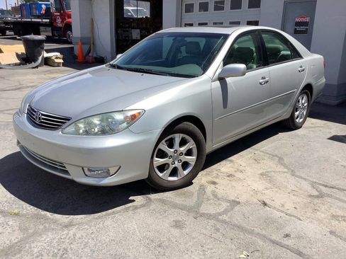 Used 2005 Toyota Camry XLE FWD image 17