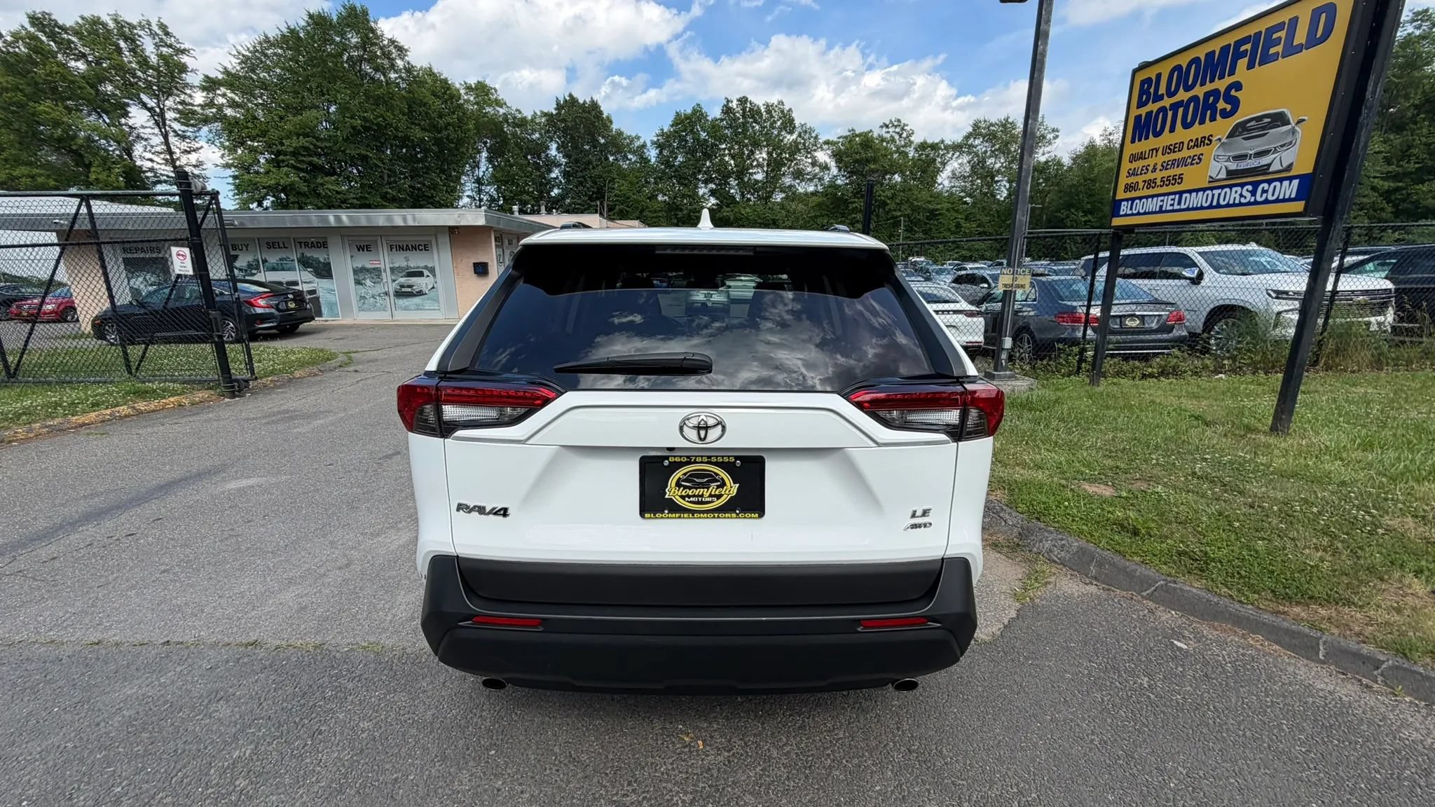 Used 2021 Toyota RAV4 LE AWD/4WD image 4