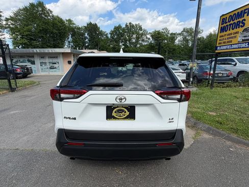 Used 2021 Toyota RAV4 LE AWD/4WD image 4
