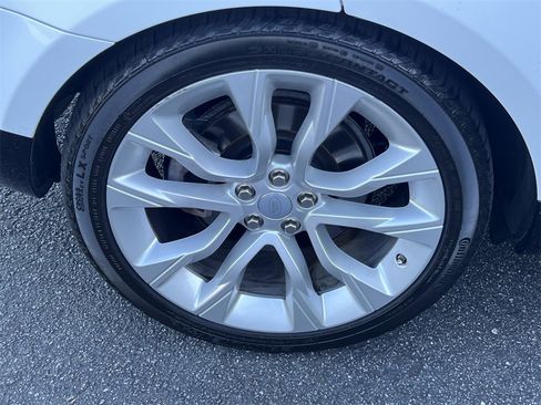 Used 2020 Land Rover Range Rover Sport HSE image 18