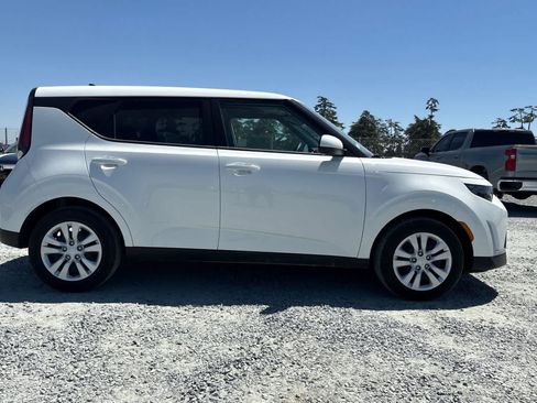 Used 2025 Kia Soul LX FWD image 9