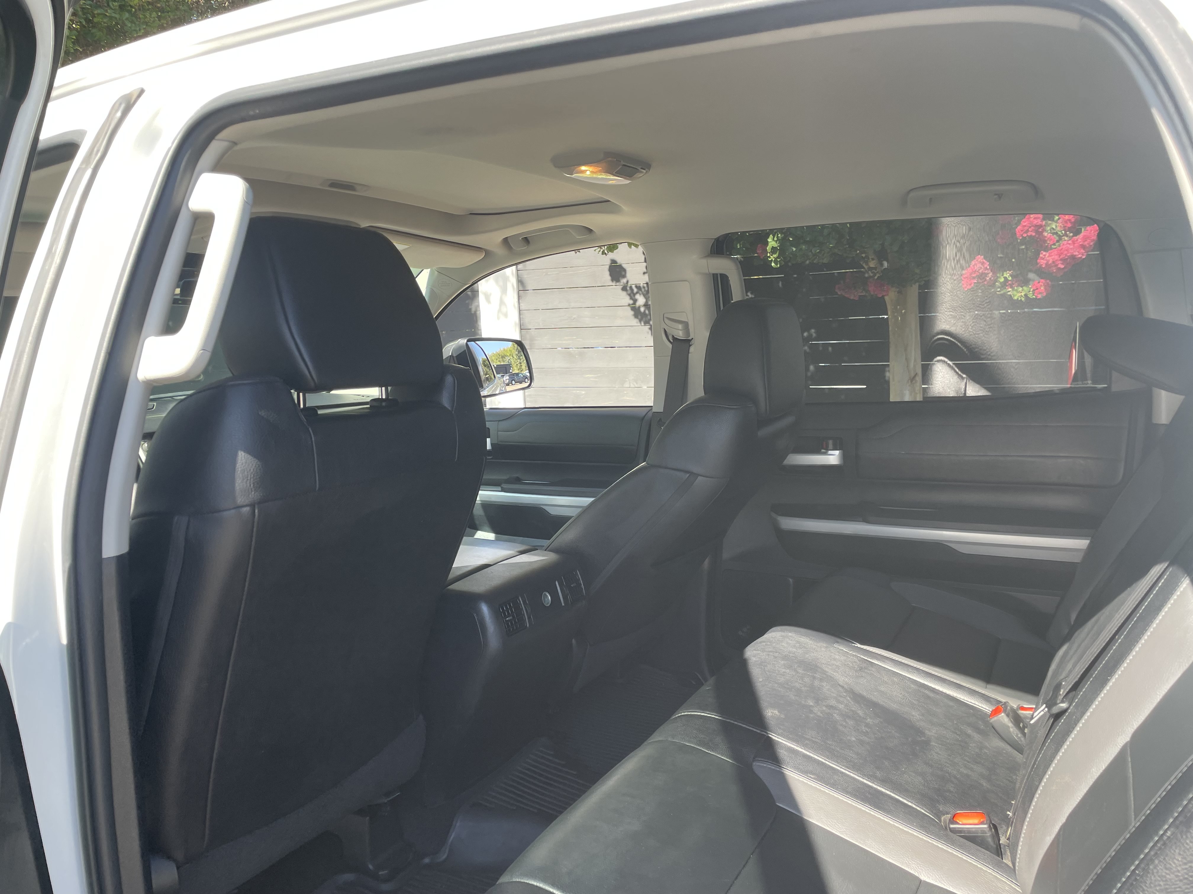 Used 2018 Toyota Tundra Limited w/ Limited Premium Package AWD/4WD image 18