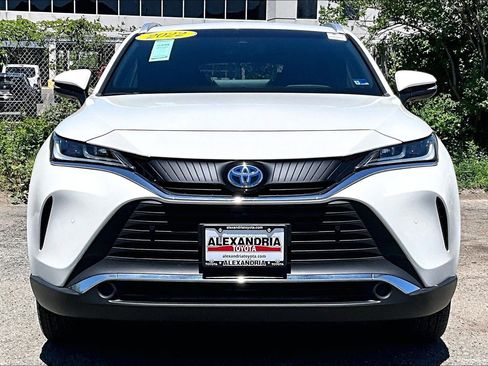 Used 2022 Toyota Venza XLE AWD/4WD image 3
