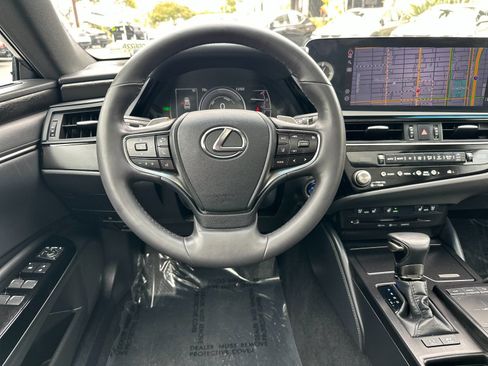 Used 2022 Lexus ES 300h w/ Premium Package FWD image 16