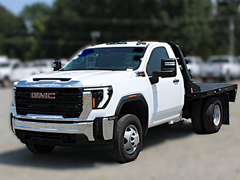 Used 2024 GMC Sierra 3500 Pro w/ Convenience Package AWD/4WD image 2