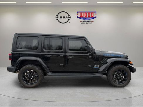 Used 2022 Jeep Wrangler Unlimited Sahara AWD/4WD image 2