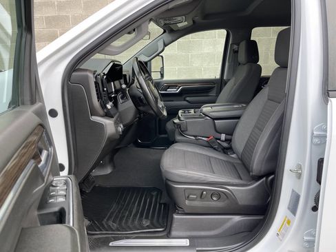 Used 2024 Chevrolet Silverado 2500 LT w/ Convenience Package AWD/4WD image 11