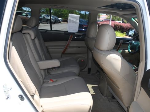 Used 2010 Toyota Highlander Limited AWD/4WD image 18