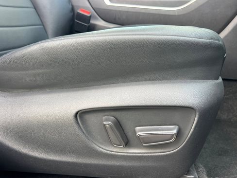 Used 2024 Toyota Highlander XLE image 23