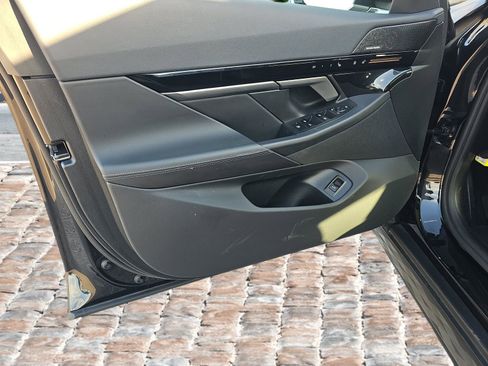 Used 2025 BMW 530i image 10