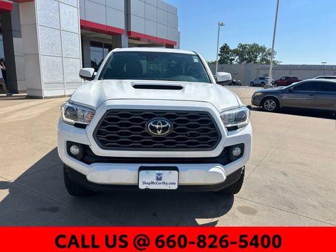 Used 2021 Toyota Tacoma TRD Sport AWD/4WD image 3