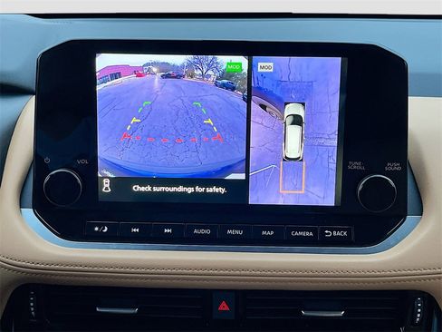 Used 2023 Nissan Rogue Platinum w/ Platinum Premium Package image 16