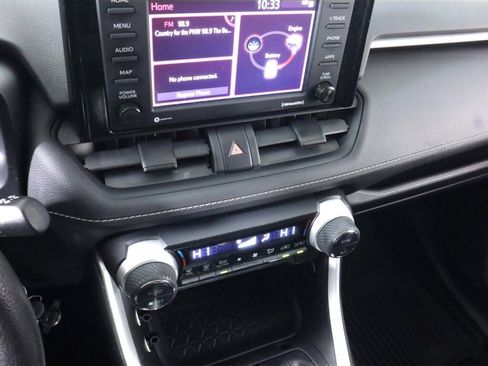 Used 2021 Toyota RAV4 LE image 15