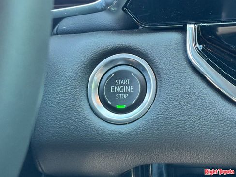 Used 2025 GMC Canyon Elevation RWD image 24