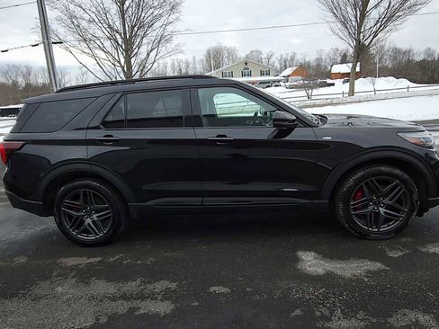 Used 2025 Ford Explorer ST-Line w/ ST-Line Street Pack image 9