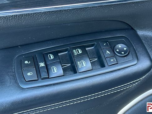 Used 2017 Jeep Grand Cherokee Overland image 12