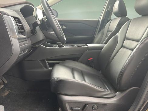 Used 2023 Nissan Rogue SV image 20