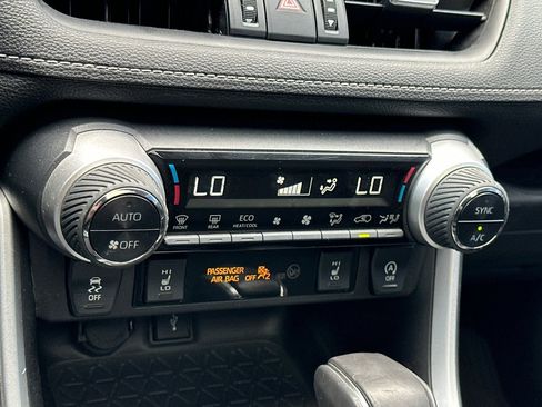 Used 2021 Toyota RAV4 XLE Premium image 22