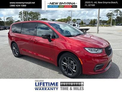 New 2026 Chrysler Pacifica Select