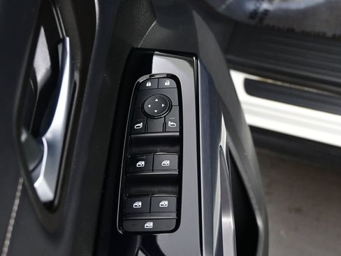 Used 2023 Nissan Pathfinder SL w/ SL Premium Package AWD/4WD image 10
