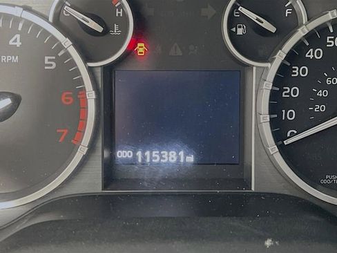 Used 2016 Toyota Tundra SR5 w/ SR5 Upgrade Package image 6