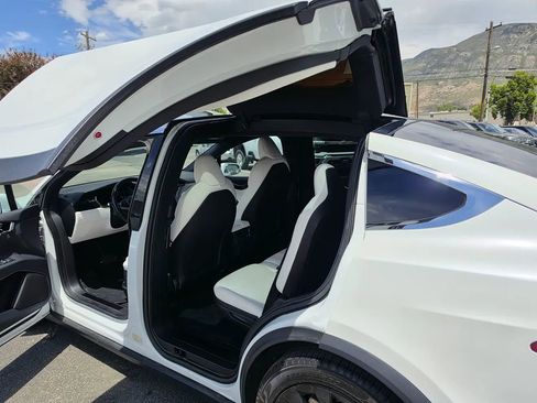 Used 2020 Tesla Model X Long Range AWD/4WD image 30