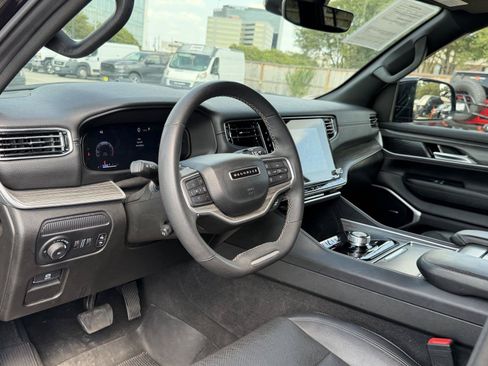 Used 2024 Jeep Wagoneer L Series II w/ Flexible Seating Group RWD image 16