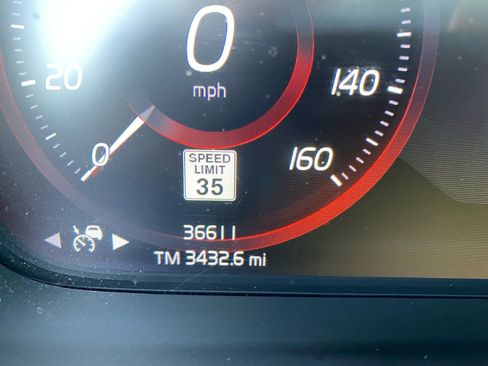 Used 2019 Volvo XC40 T5 R-Design AWD/4WD image 11