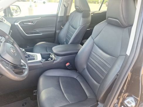 Used 2019 Toyota RAV4 XLE Premium w/ Advanced Technology Package FWD image 9