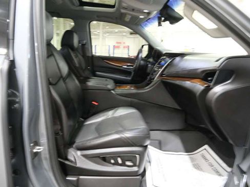 Used 2018 Cadillac Escalade Premium Luxury AWD/4WD image 35