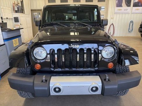 Used 2012 Jeep Wrangler Unlimited Sahara w/ Max Tow Pkg AWD/4WD image 3