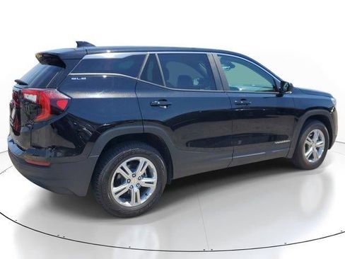 Used 2024 GMC Terrain SLE AWD/4WD image 3