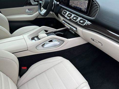 New 2026 Mercedes-Benz GLS 580 4MATIC image 16